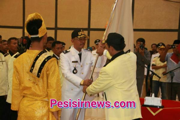 DPC Apdesi Rohil Resmi Dilantik Oleh Herman, Bupati Rohil Minta Apdesi Bersinergi Untuk Membina Desa