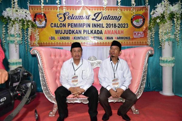 Diiringi Rintikan Hujan, Rosman-Musmulyadi Mendaftar ke KPU Inhil