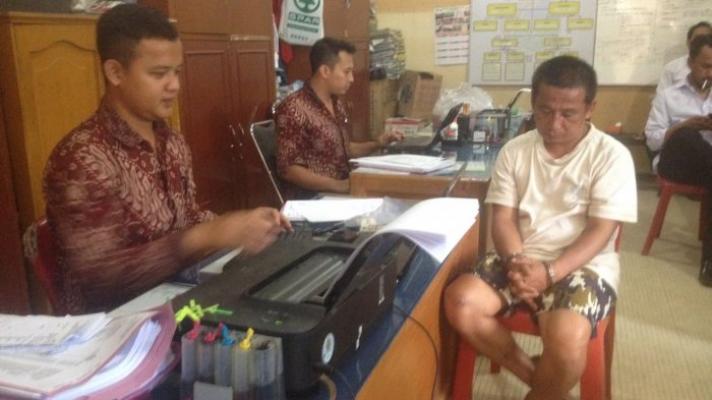 Pengedar Narkoba Ditangkap saat Buang Air Besar di Selokan