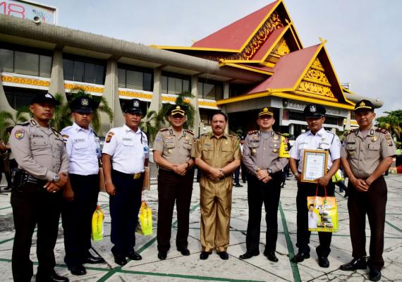 SEKDA SAID SYARIFUDDIN MENGIKUTI APEL HUT SATPAM KE-33. TINGKAT PROVINSI RIAU TH 2017.