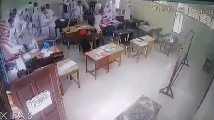 Siswa Mendadak Jadi Panik saat Sosok Ini Masuk Kelas, sampai Lari Ketakutan, Bukan Guru!