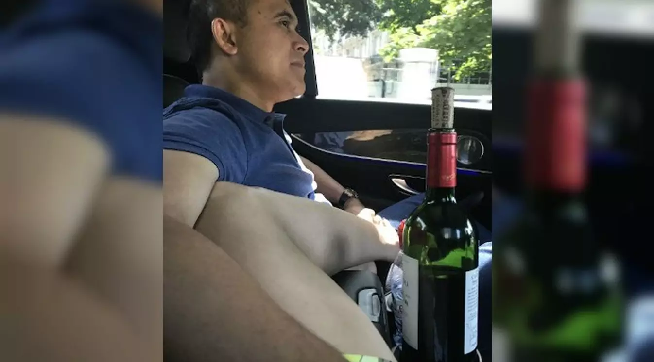 Tanggapan Bupati Azwar Anas soal Beredarnya Foto Paha Mulus