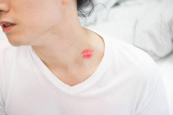 Usai Dicium Pacar di Lehernya, Pria Ini Kejang-kejang Lalu Tewas, Dokter Ungkap Hal Mengejutkan!