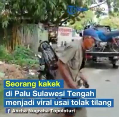 VIDEO: Protes Ditilang, Kakek Bakar Motor Tua saat Akan Diangkut Polisi Viral, Netizen Iba