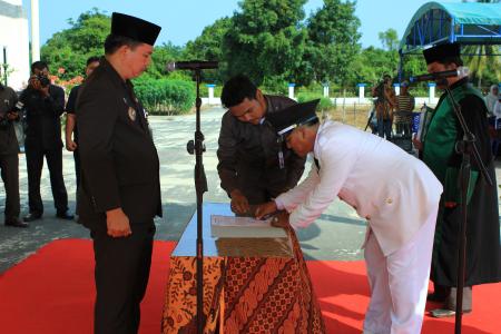 Camat  Lantik PJS Desa Darul Aman Kecamatan Rupat