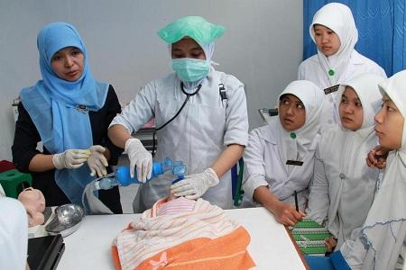  DPR: Tenaga Bidan Desa Harus Diangkat Jadi PNS