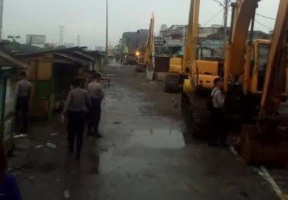 Alat-alat Berat Sudah Siap Gempur Kalijodo