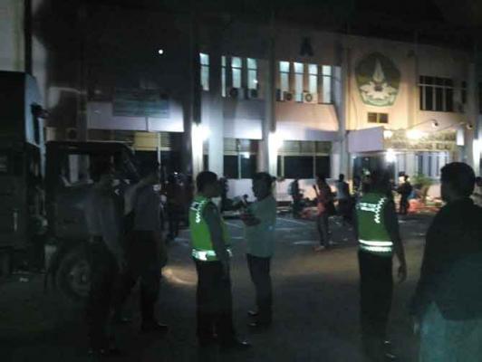 Bertemu Polisi Patroli Dua Pria Ini Malah Kabur, Ternyata...
