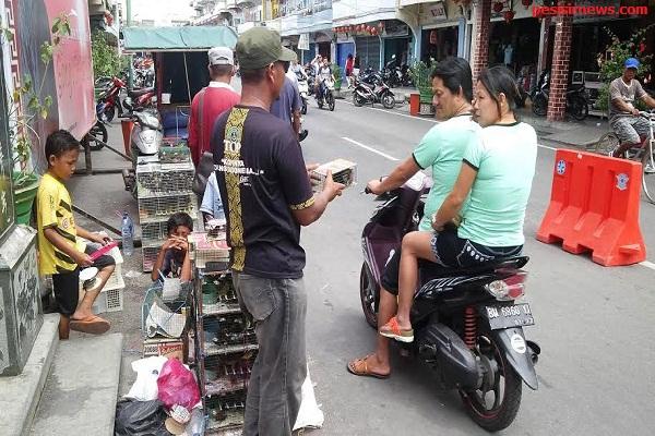 Imlek, Pedagang Musiman Burung Pipit Raup Keuntungan Besar