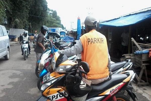 Jangan Tertipu Petugas Parkir Liar, Ini Ciri-cirinya