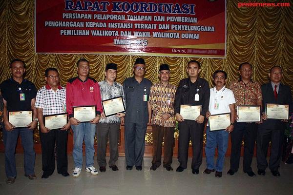 KPU Dumai Beri Penghargaan Partisipasi Pilkada 2015