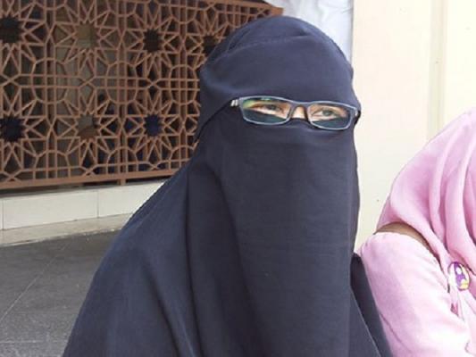 Ketika Hidayah Menyapa, Seorang Vokalis Band Metal Terkenal Kini Menjadi Muslimah Bercadar