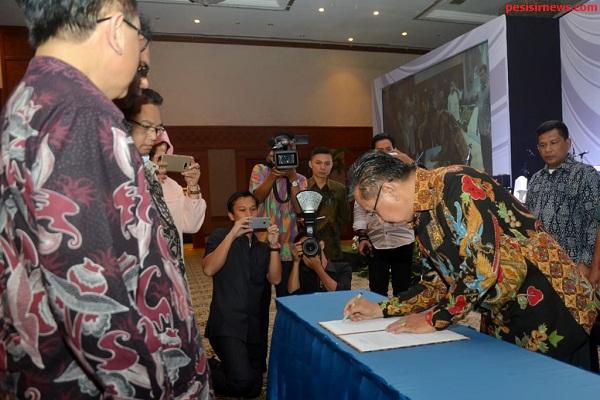 Menteri Sosial RI Selenggarakan Rapat Penanggulangan Kemiskinan