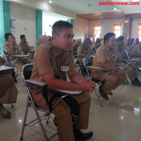 PNS Pemprov Riau Dilarang Tambah Libur