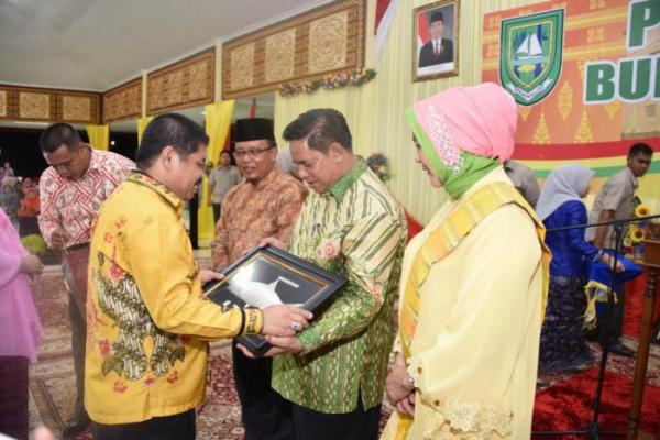 Suasana Haru Selimuti Acara Pisah Sambut Bupati Bengkalis