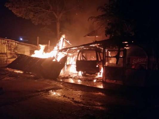 Tadi Subuh, Kedai dan Oplet Ajo Hangus Terbakar