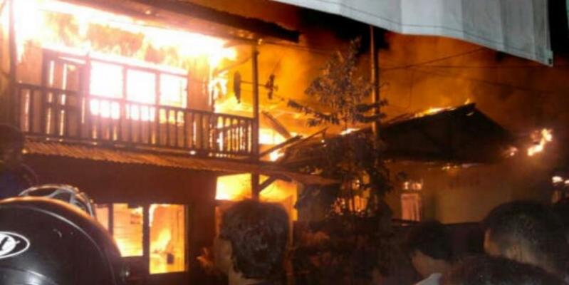 Terlelap Tidur, Kakak Beradik Tewas Terbakar 