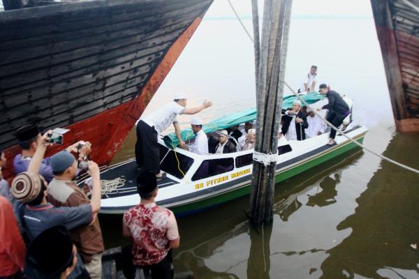 Ustadz Fauzi : Kalau Ada Masyarakat yang Butuh Speedboad Untuk Bawa Orang Sakit dan Kebutuhan Sosial, Bisa Hubungi YFM