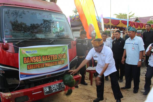 Bupati Lounching Penyerahan dan Sosialisasi Bansos Rastral Rakyat Miskin