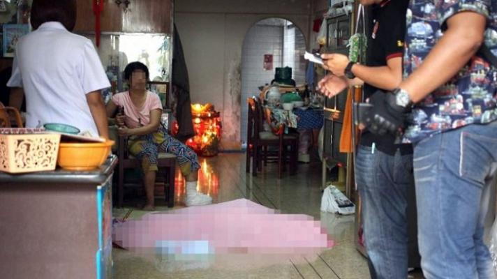 Cewek Mengira Ibunya Pegang Pisau Buat Siapkan Makan, Dalam Sekejap Ia Temui Penyesalan Seumur Hidup