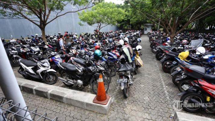 Motor Hilang di Depan Kampus, Tukang Parkirnya Malah Menyalahkan