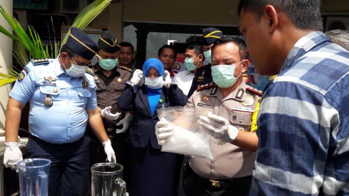 Pemusnahan Barang Bukti, Polres Inhil Blender 500 Gram Sabu