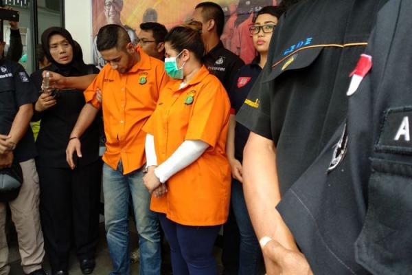 Terlihat Pucat, Pacar Dhawiya Dipijat dan Diolesi Minyak Kayu Putih oleh Polisi