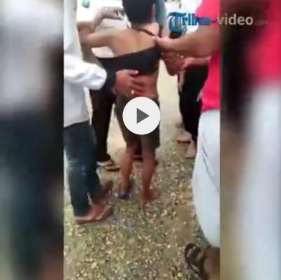VIDEO: Bocah Coba Curi Mobil Nyaris Tewas Dihajar Massa, Kisah Hidupnya Bikin Warga Menyesal