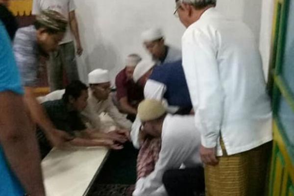 Video Muazin Meninggal Dunia Saat Azan Subuh di Cakung Viral