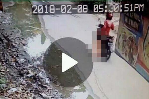 Viral, Video Ibu Seret Anak Perempuannya dengan Sepeda Motor