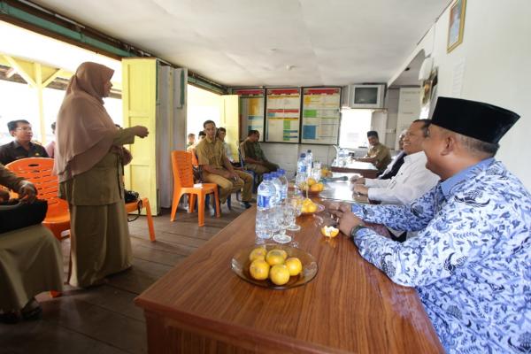 Bupati Meranti Berdialog Bersama Warga Mentiasa