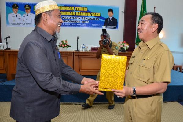 Herliyan Terima Penghargaan dari GNPK Bengkalis