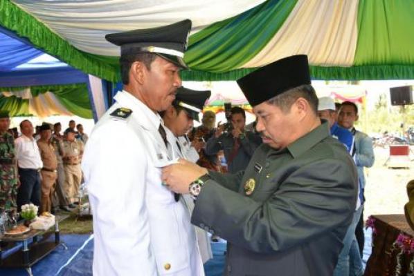 Amril Lantik 4 Pj Kades dan Resmikan 2 Kantor Desa Di Bukit Batu