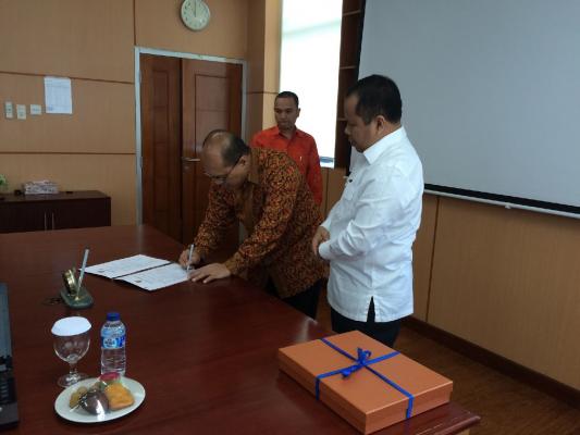 Bupati Irwan Sampaikan Laporan Keuangan 2015 ke BPK