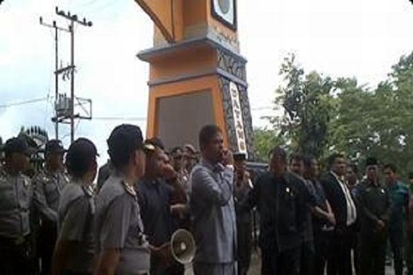 DPRD Kuansing Batalkan Paripurna Penetapan Mursini - Halim