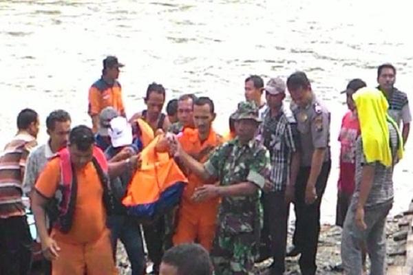 Hanyut Sehari Semalam di Sungai Rokan, Seorang Nenek Akhirnya Ditemukan Tidak Bernyawa