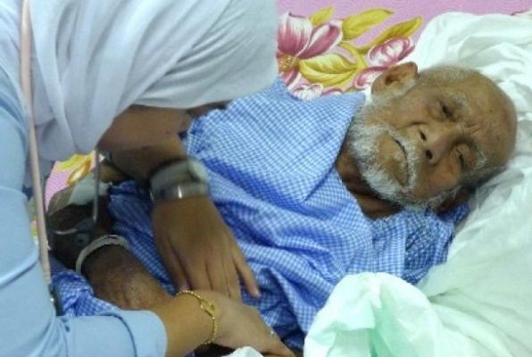 Jamaah Haji Lansia 2016 Dilengkapi Gelang dengan GPS