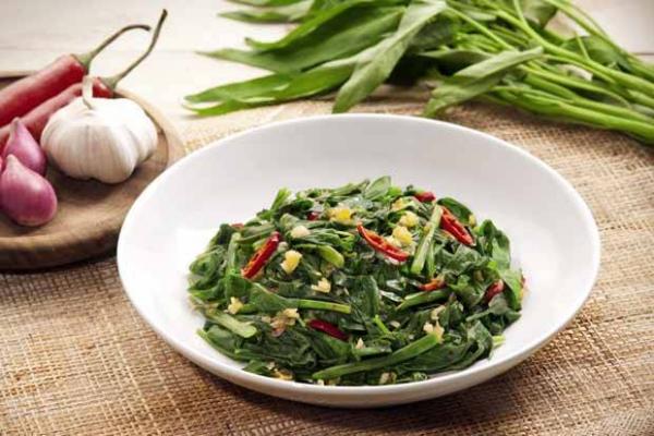 Mulai Sekarang Rajinlah Makan Sayur Kangkung, Ini Khasiatnya