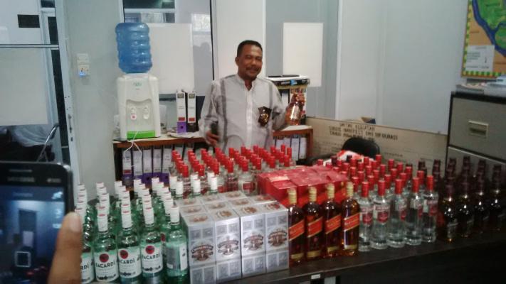 Ratusan Botol Miras Selundupan Diamankan Beacukai Selatpanjang