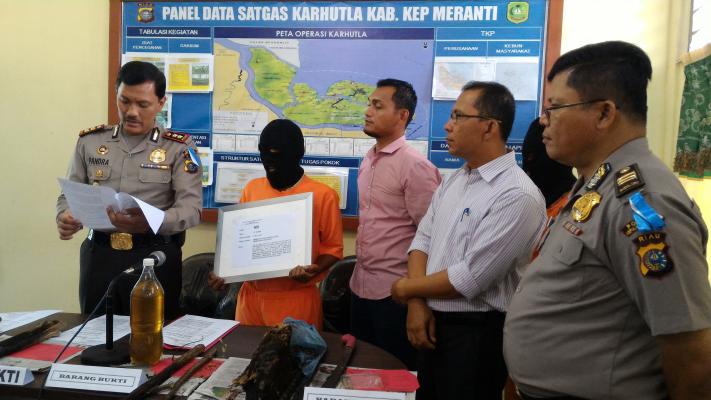 Sudah Tau Dilarang Bakar Lahan, Eh Bapak Ini Tetap Bandel, Berujung ke Polisi Jadinya Kan‎