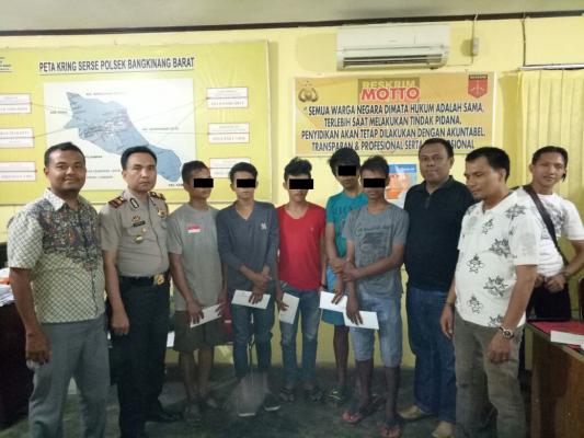 Gila, 5 Remaja di Kampar Ini Tega Menggilir Gadis Dibawah Umur di Dalam Semak-semak