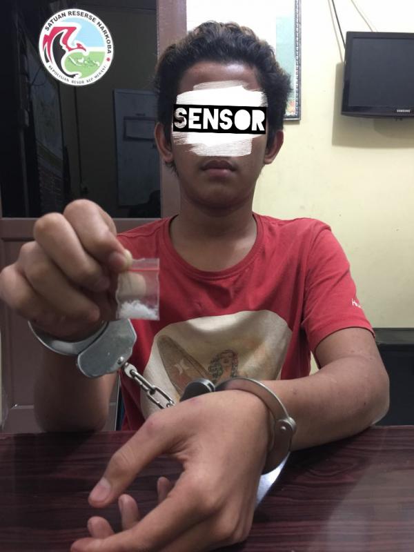 Modus Bermain Internet, Eh Rupanya Nunggu Pemesan Sabu