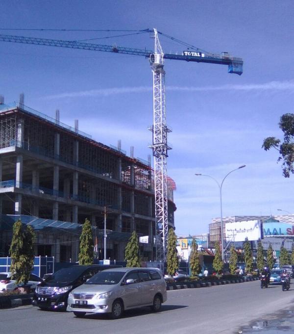 Pengendara Merasa Terancam Saat Menunggu Lampu Merah di Simpang SKA Pekanbaru