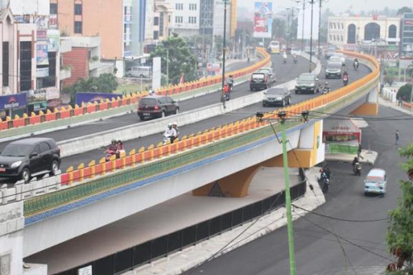 Pengendara Motor CBR Tanpa Helm Terkapar Tak Bernyawa di Atas Fly Over Pekanbaru
