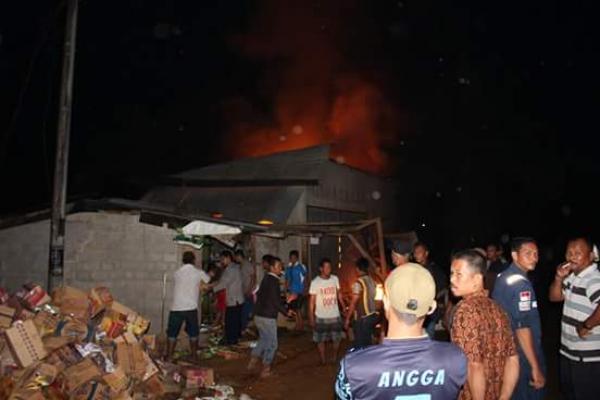 Seorang Nenek Terbakar Usai Selamatkan Cucu dari Kobaran Api
