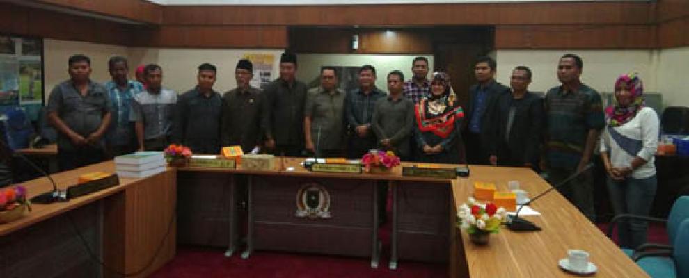 Suku Domo Kuansing Datangi DPRD Riau