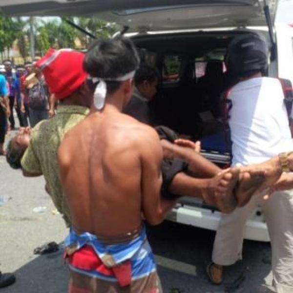 Warga Sakai Berjatuhan dan Pingsan Saat Demo di Kantor Gubernur Riau