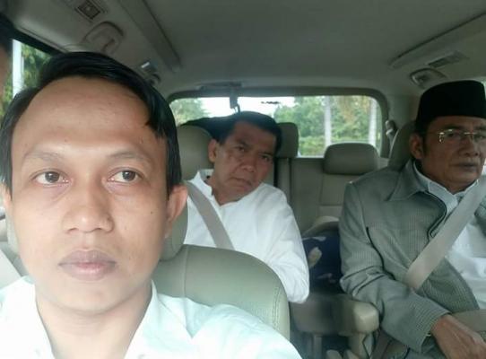  HR Maizir Mit=Turun gunung untuk mengantarkan Firdaus-Rusli untuk menjadi Gubernur.