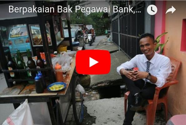 Berpakaian Bak Pegawai Bank, Penjual Bakso di Makassar Jadi Viral, Segini Harga Satu Porsinya