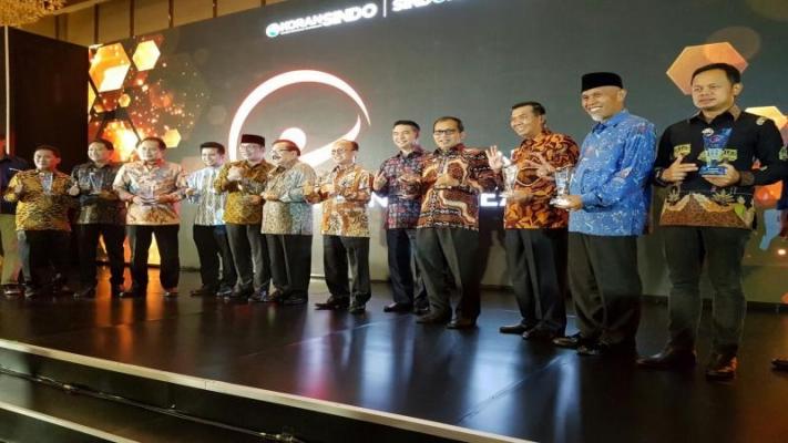 Bersama 19 Kepala Daerah, Firdaus Terima Penghargaan IVL Apresiasi Untuk Kepala Daerah yang Visioner